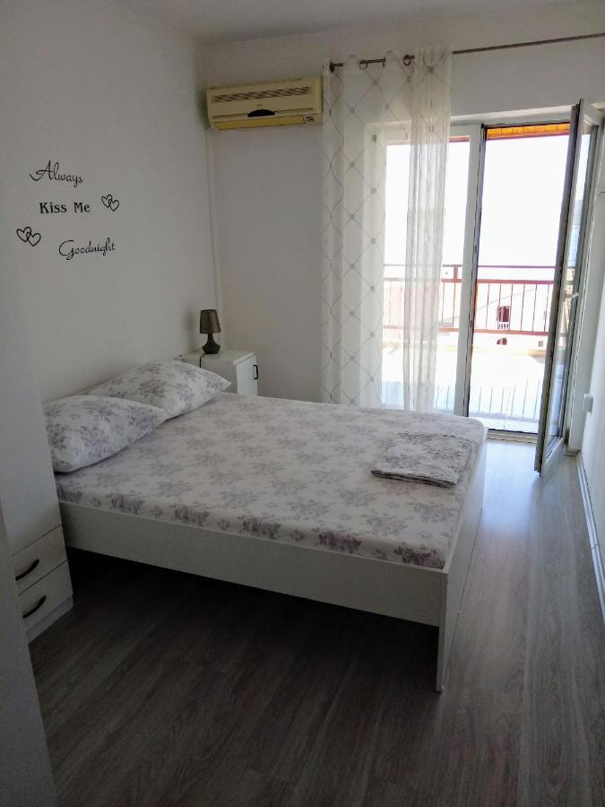 קריקווניצה Apartments Flora מראה חיצוני תמונה