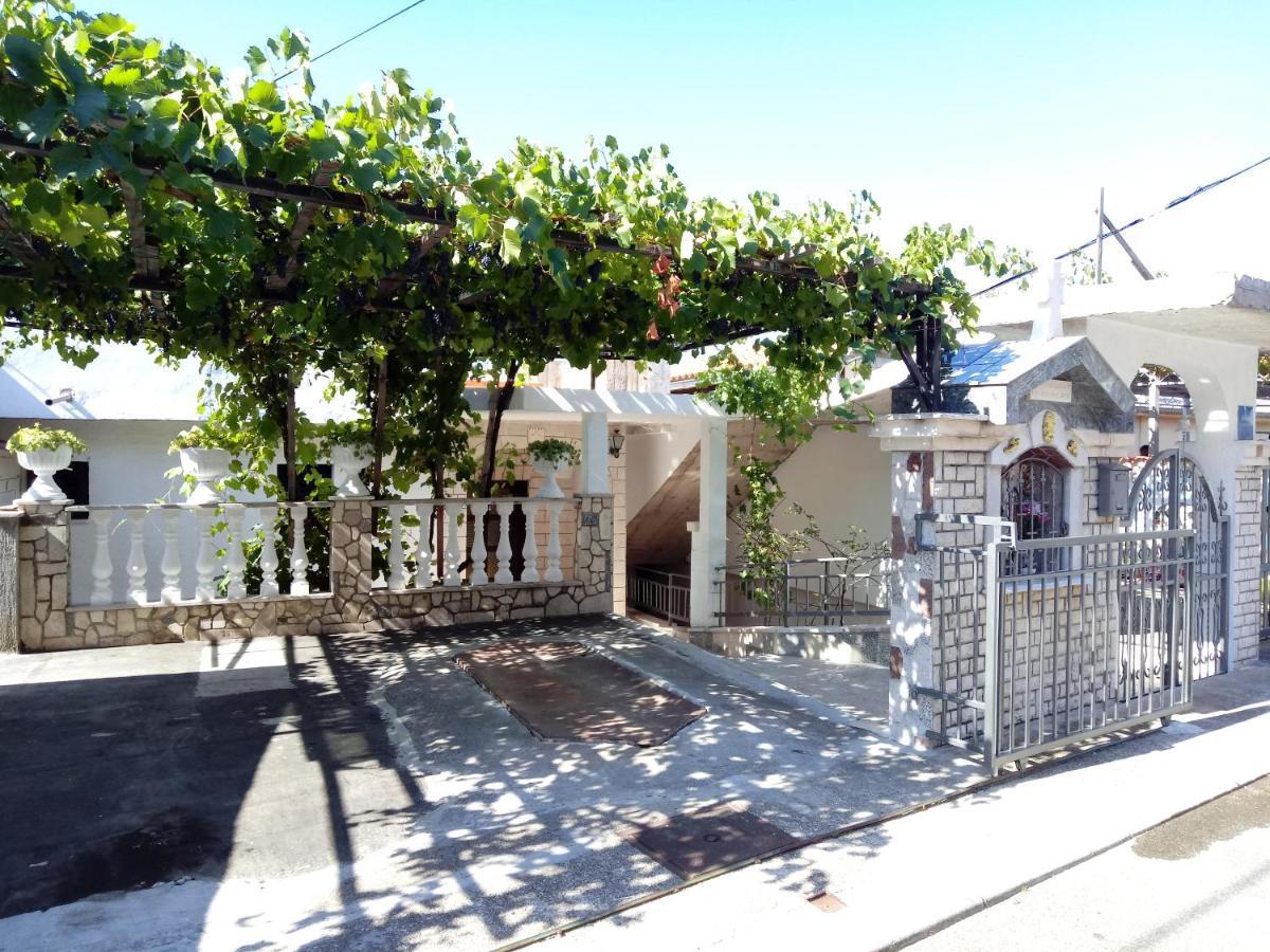 קריקווניצה Apartments Flora מראה חיצוני תמונה